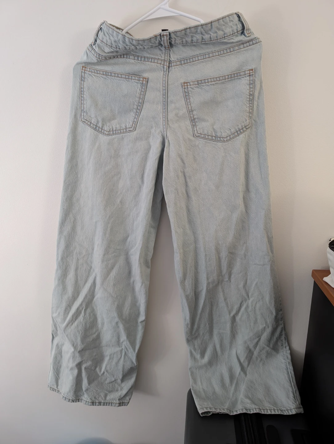 H&M DIVIDED Light Wash Denim Jeans 28" small stain - photo 4