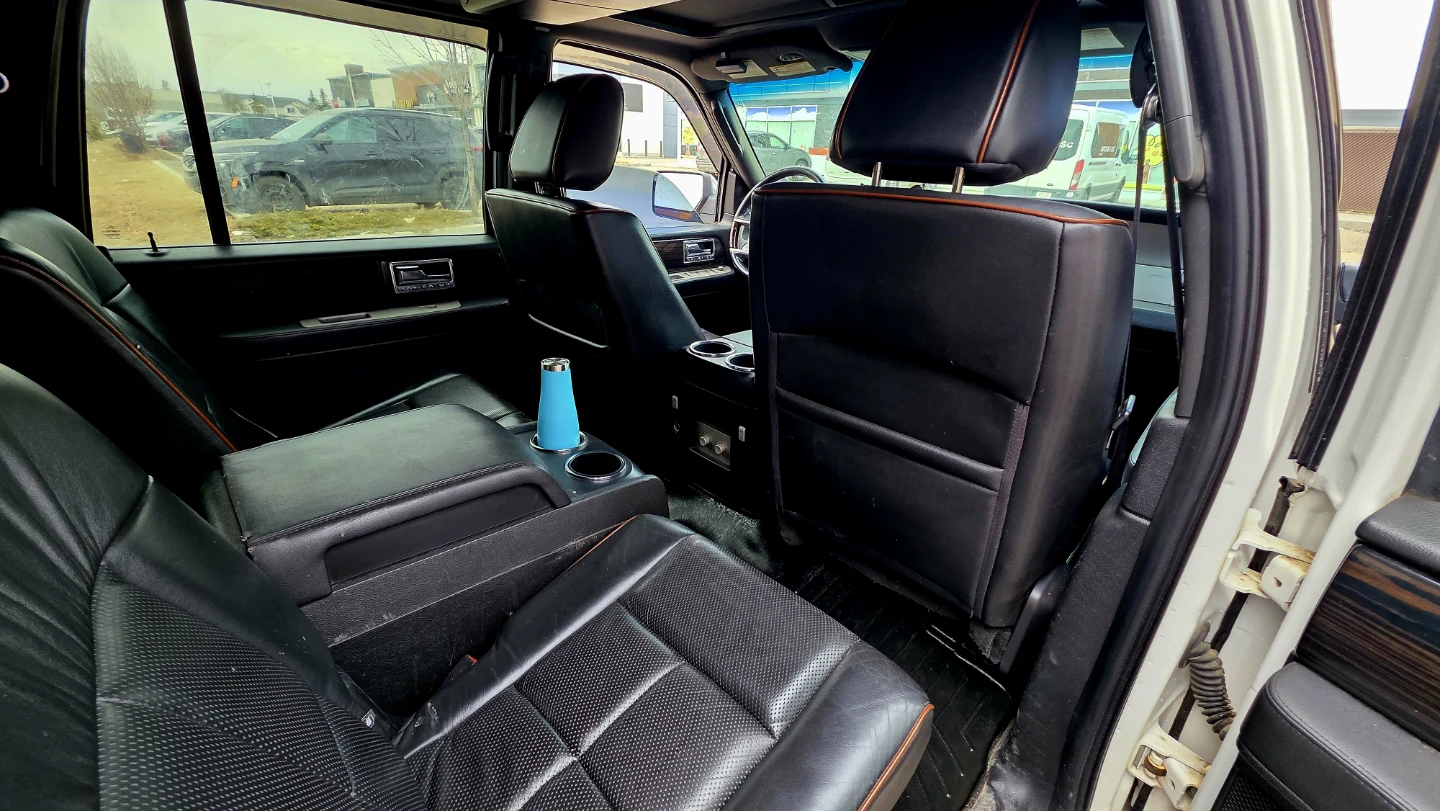 2009 White Lincoln Navigator SUV - photo 4