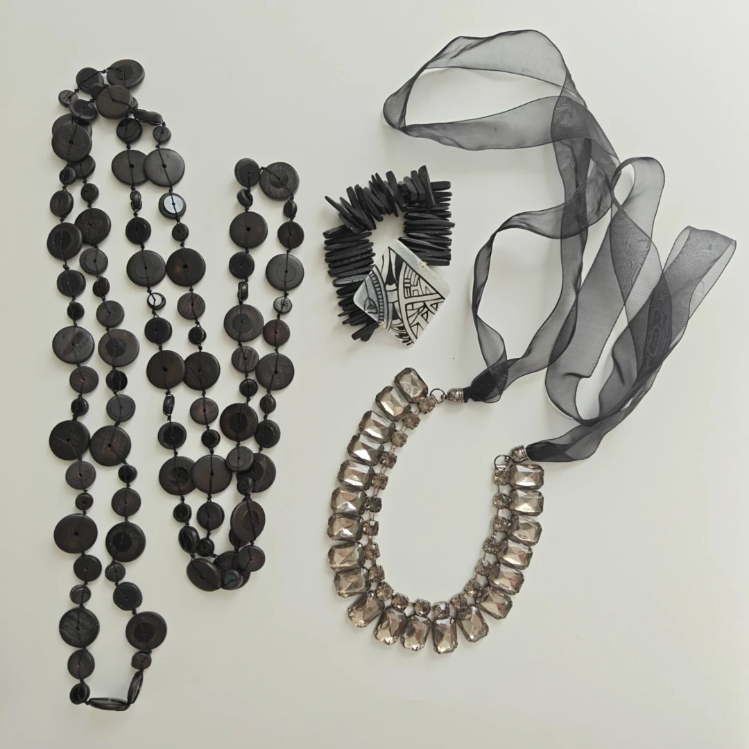 Set of 3 unique necklaces and bracelet