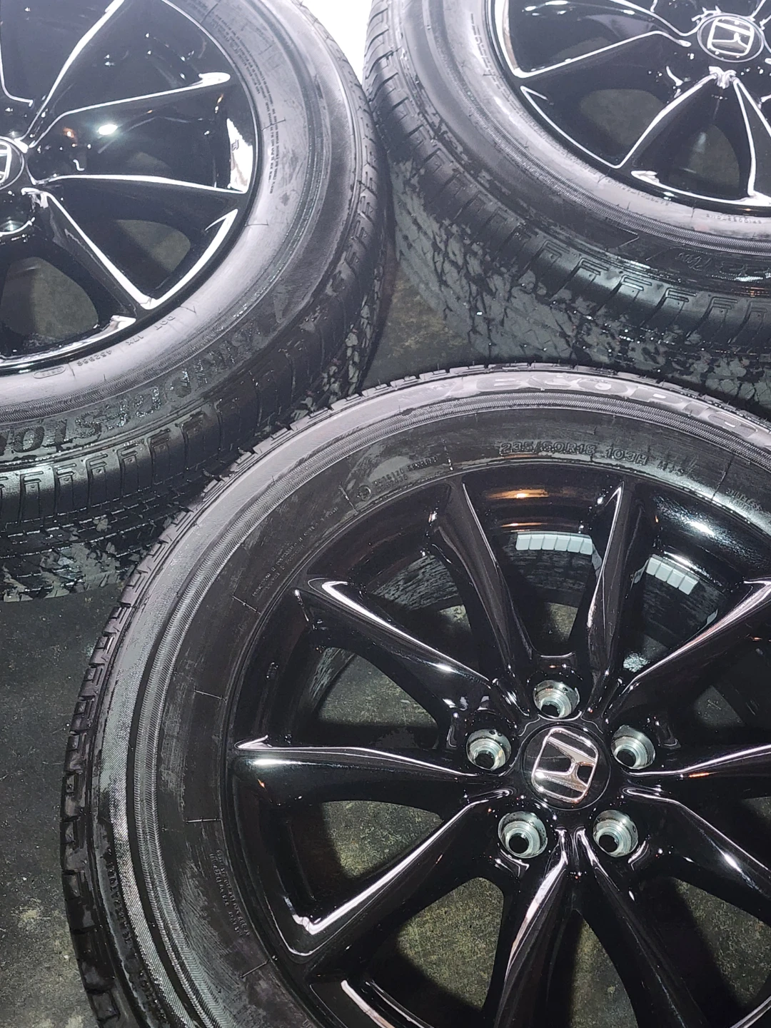 Brand-new 18in. Honda rims and  tires  235 55 R18. - photo 2