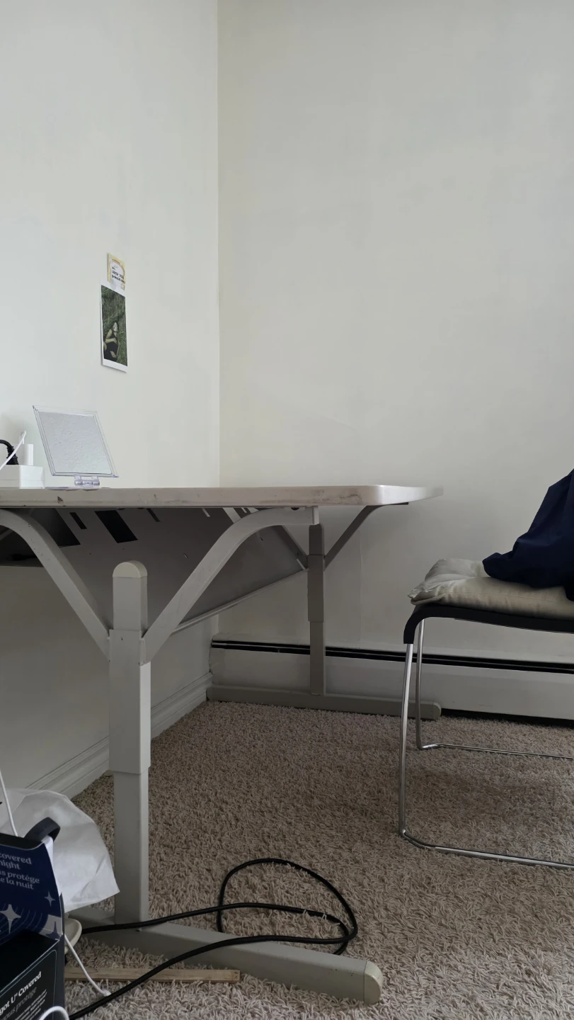 White height-adjustable desk +chair - photo 2