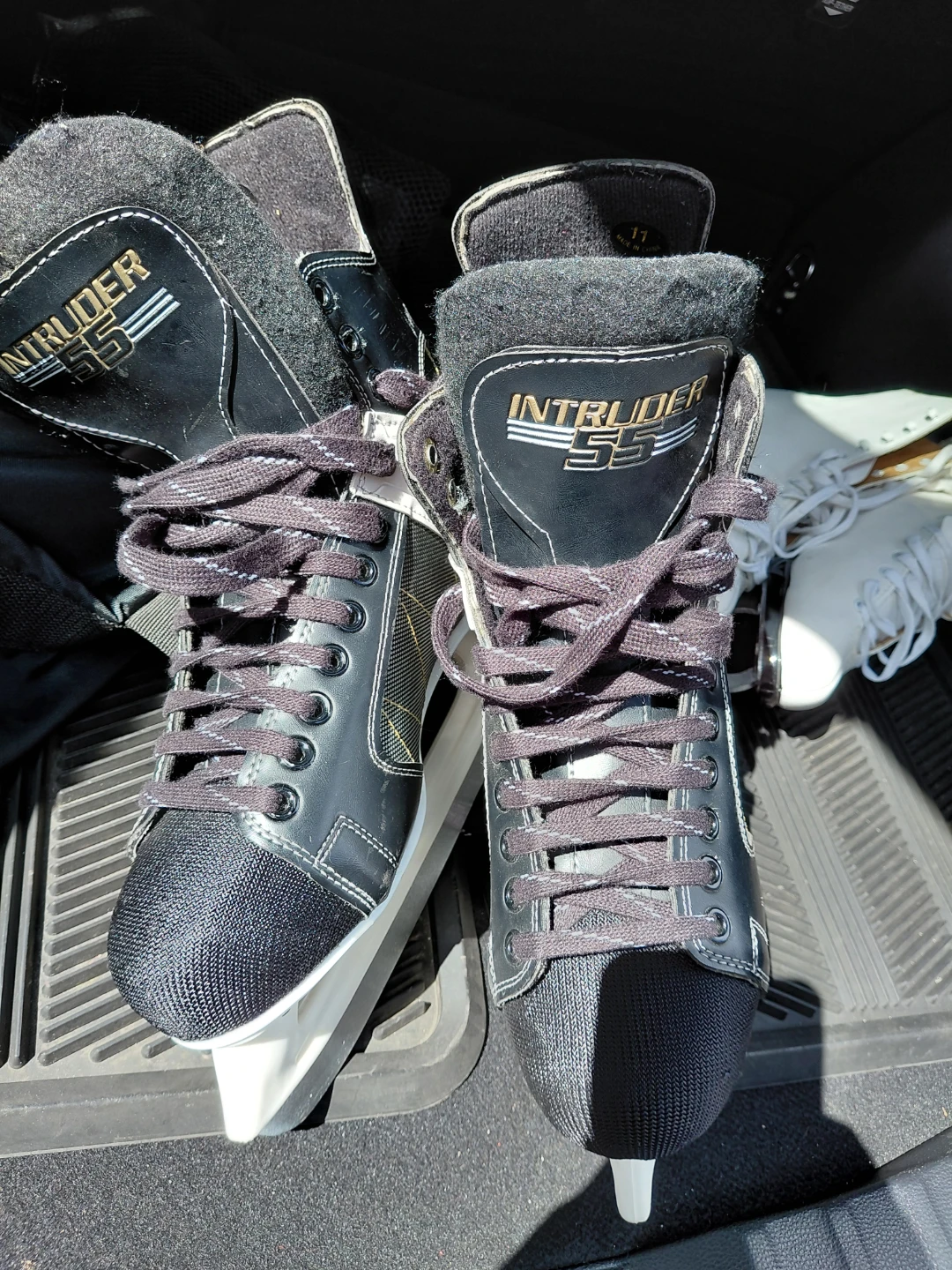 CCM Intruder 55 Ice Skates Size 11 - photo 2