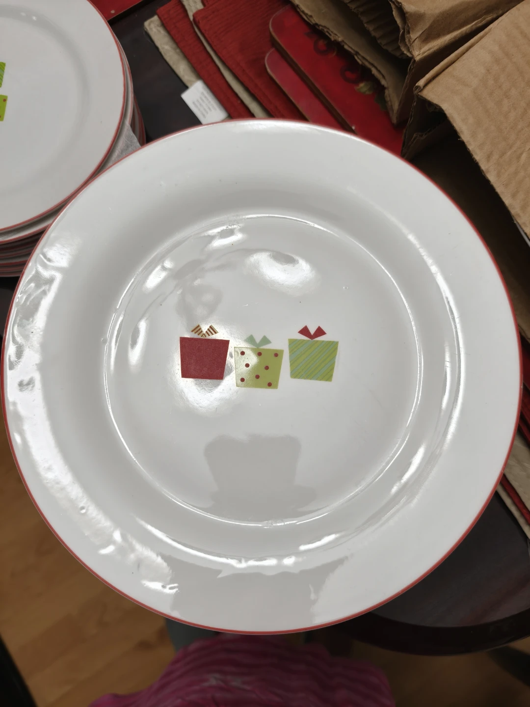 Beautiful 32 pieces  Christmas dinnerware set - photo 4