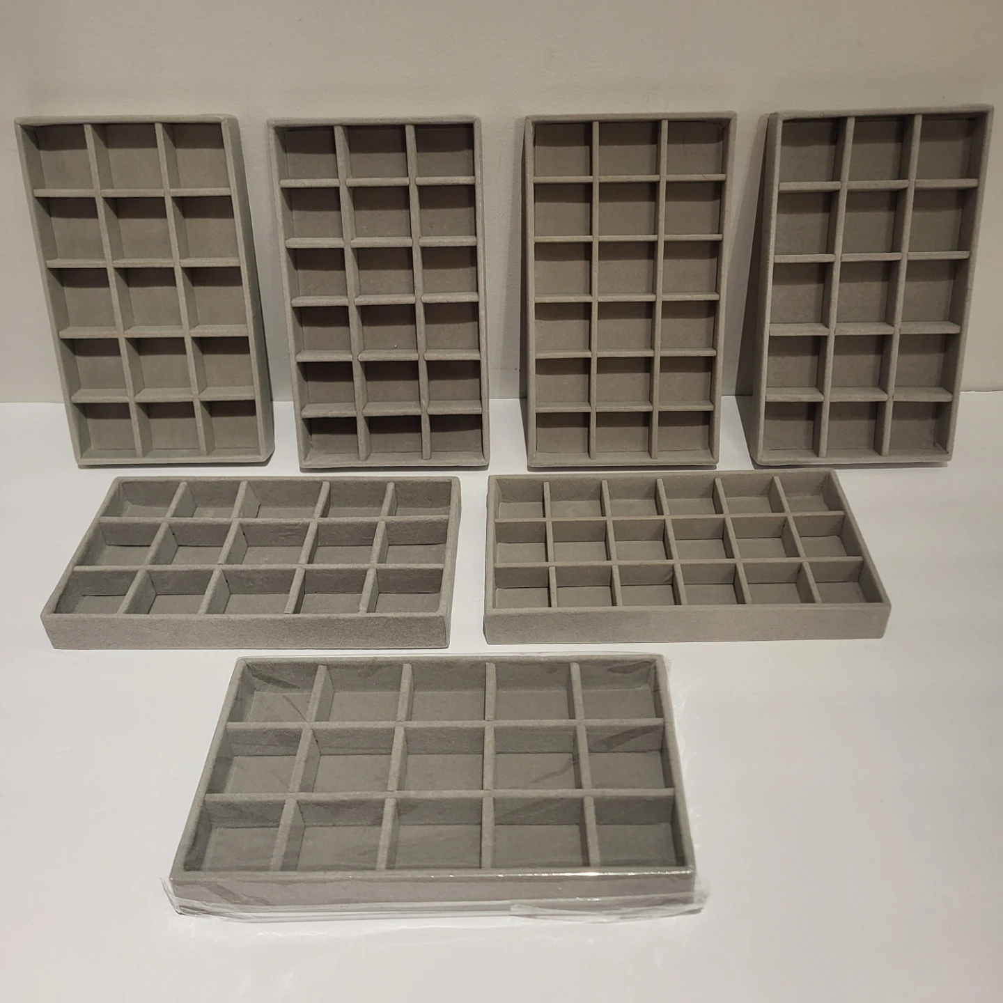 Set of 16 grey velvet jewelry organizer trays - photo 2