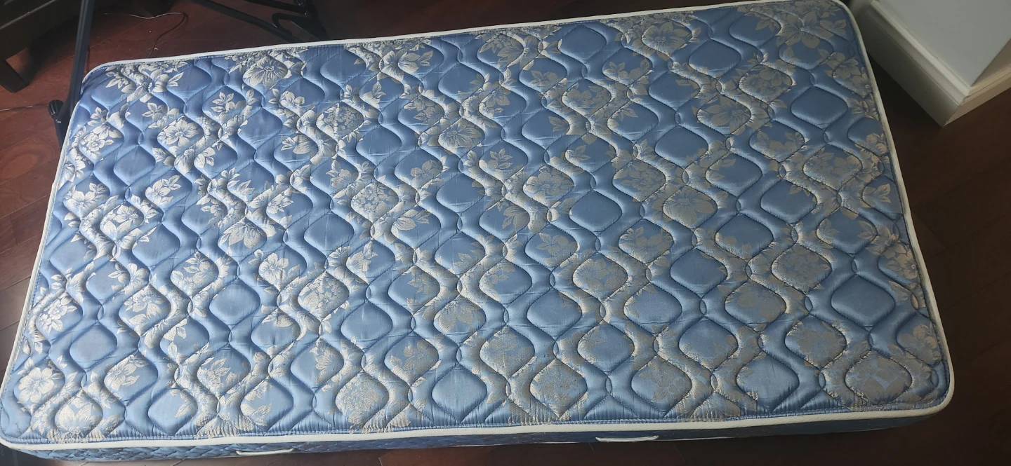 New condition twin mattress - photo 3
