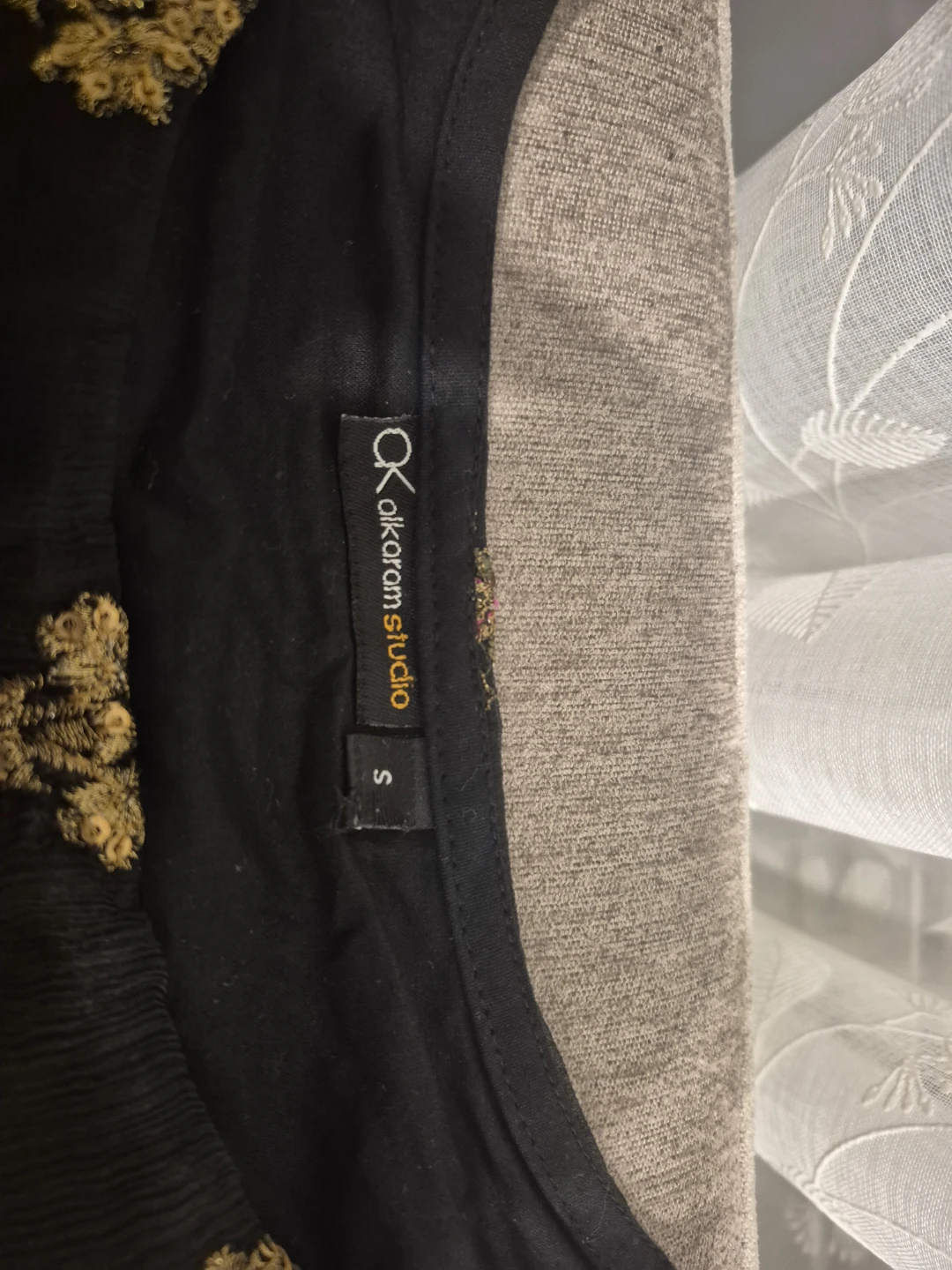 Alkaram Studio black floral embroidered suit - photo 3