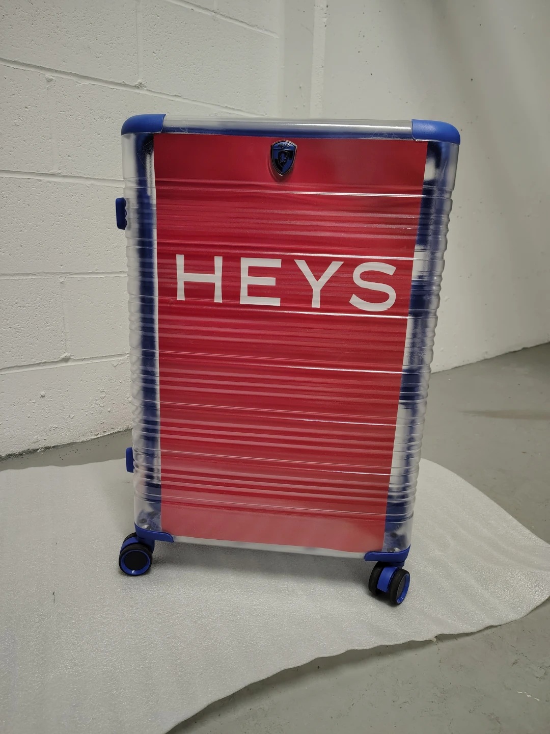New (BNWT)! HEYS 26 Inches Clear Luggage Suitcase - photo 2