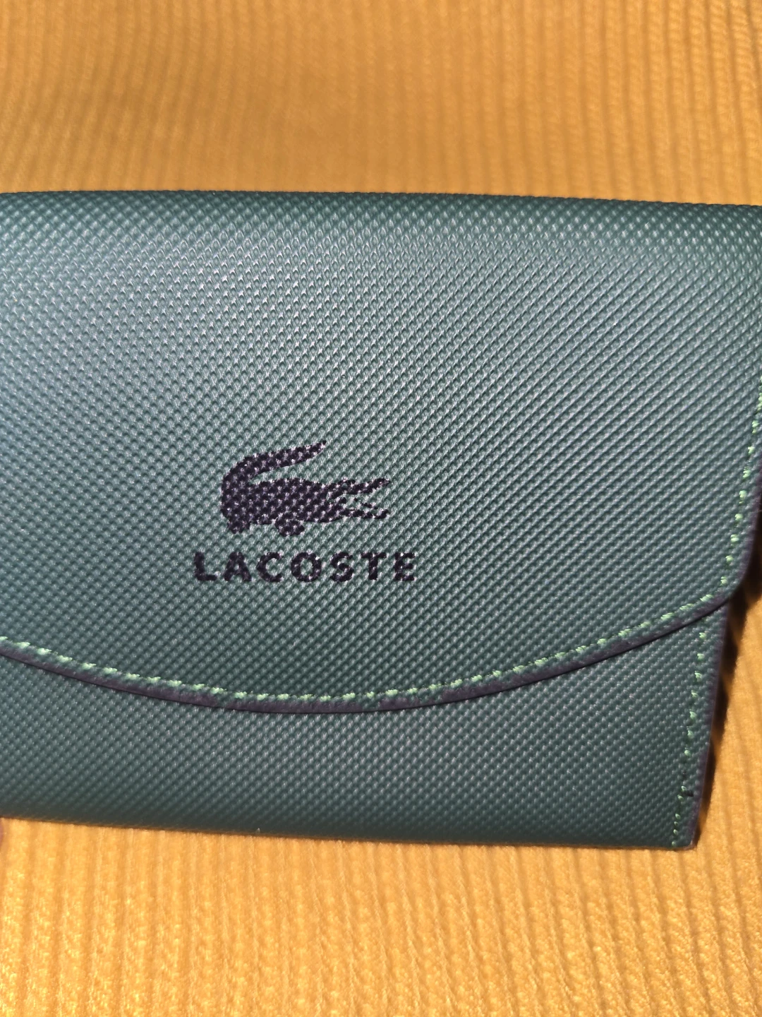 Lacoste green card holder with keychain - photo 2