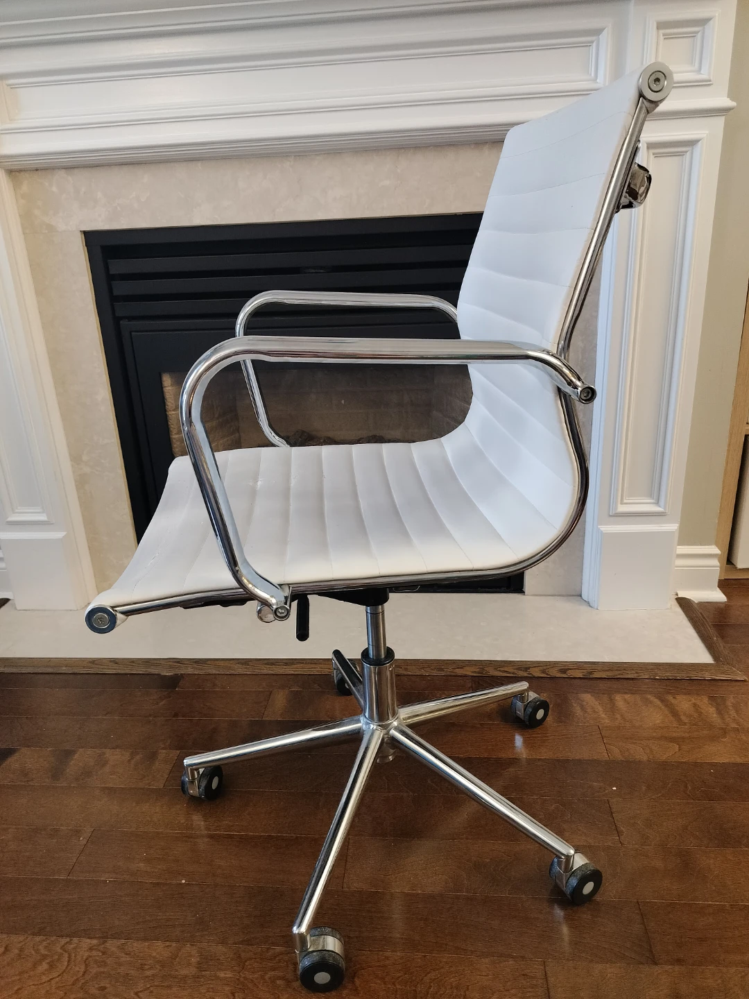STRUCTUBE White Office Chair (Mattie)