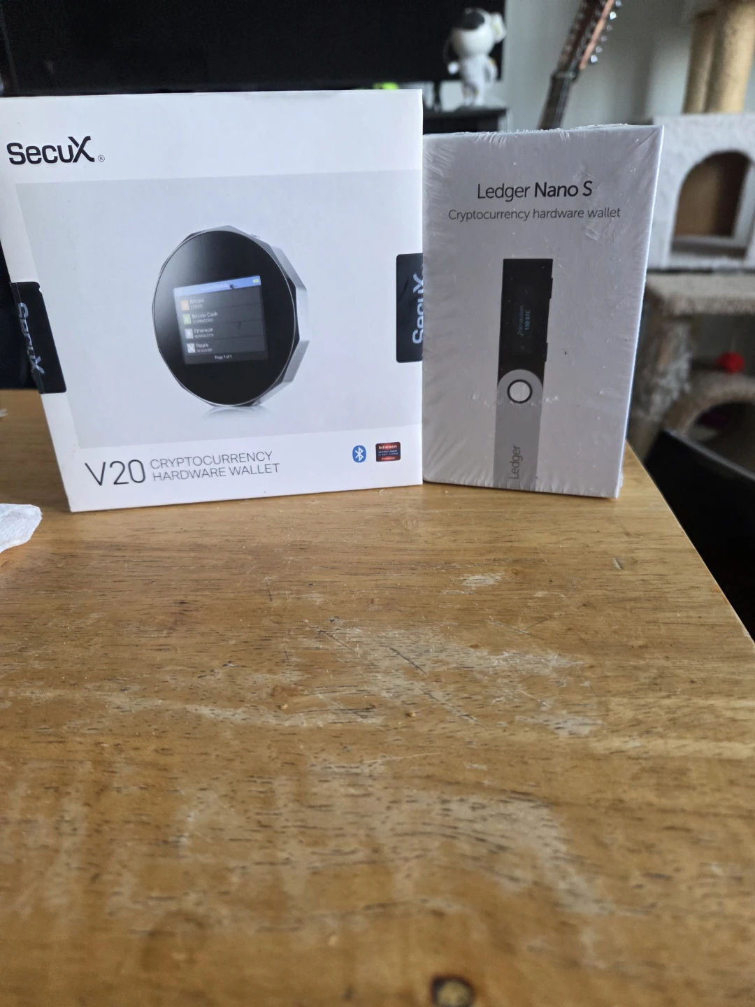 SecuX V20 and Ledger Nano S Hardware Wallets