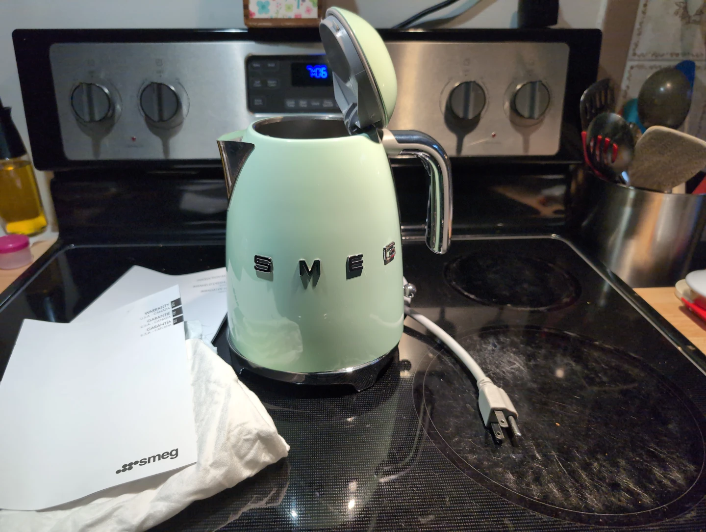 Smeg Retro 50s Pastel Green Electric Kettle - photo 2