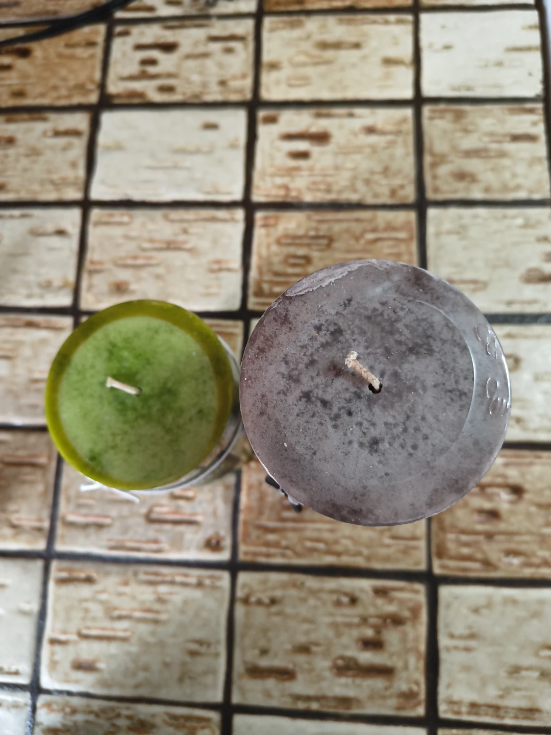 Two Alaura Candles: Aloe & Yuzu and Santal Woods - photo 4