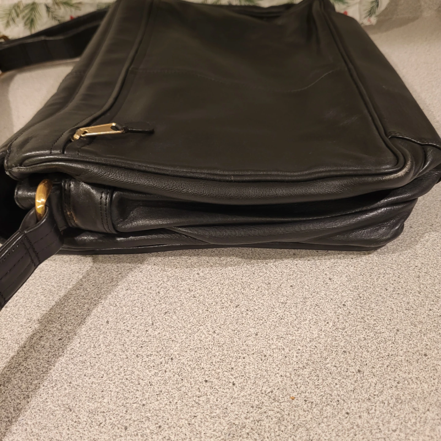 ILI Black Leather Messenger Bag - photo 3