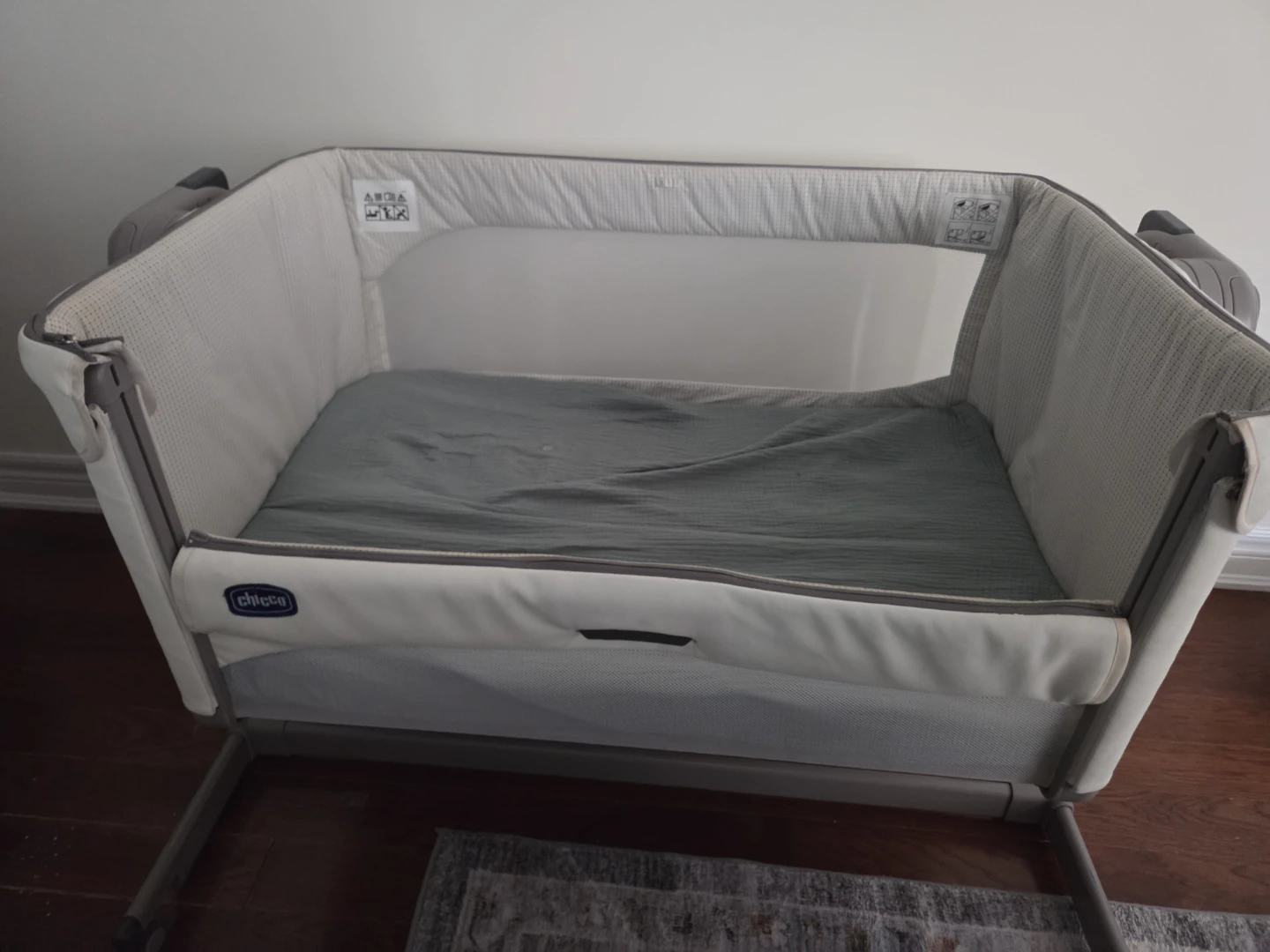 Chicco Bedside Sleeper