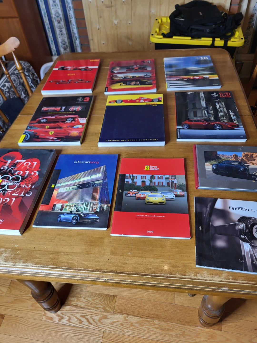 Collection of 12 Ferrari Magazines and Brochures - photo 5