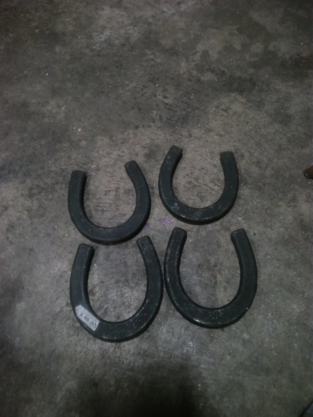 Set of 4 metal horseshoes - photo 2