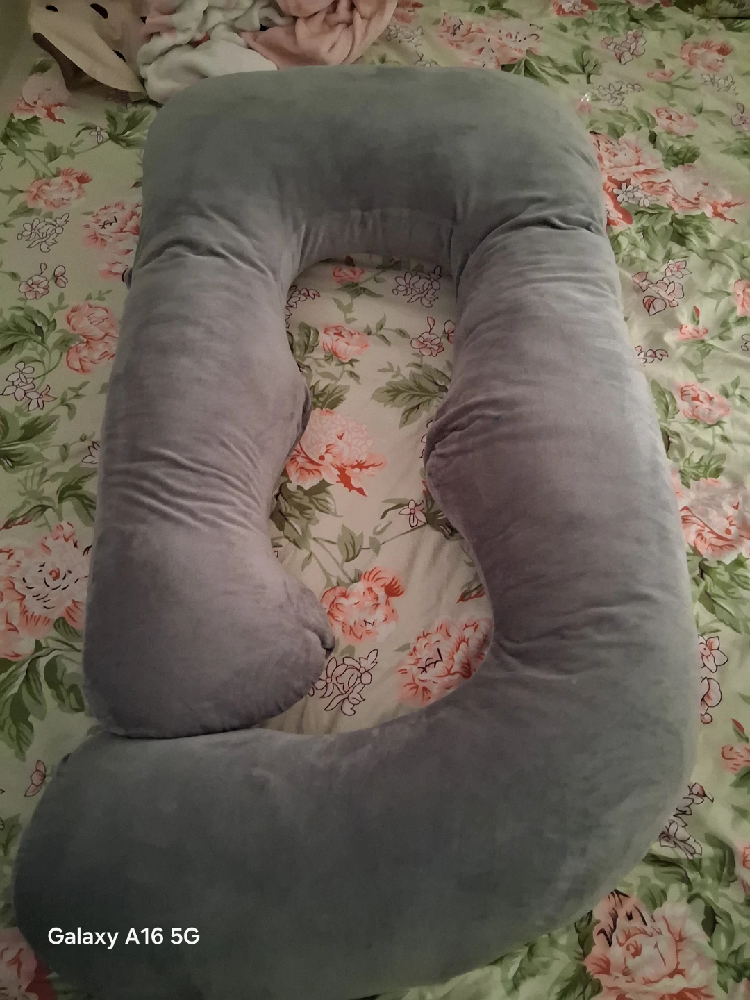 Never used-Grey U-Shaped Maternity Pillow - photo 2