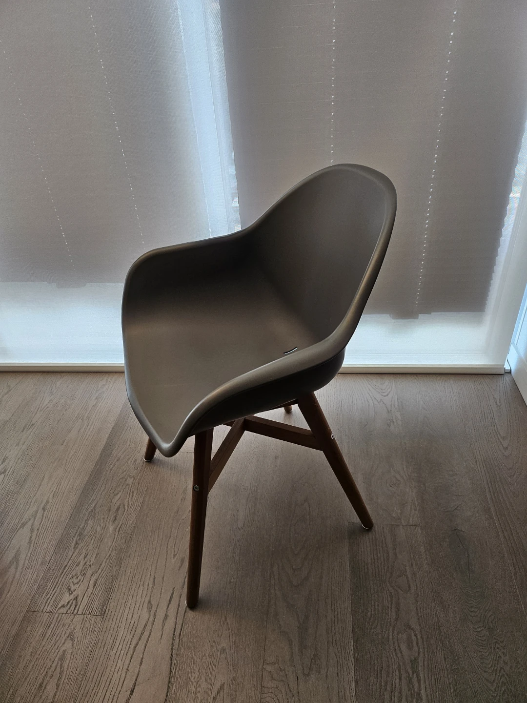 IKEA  Chair with Wooden Legs - photo 2