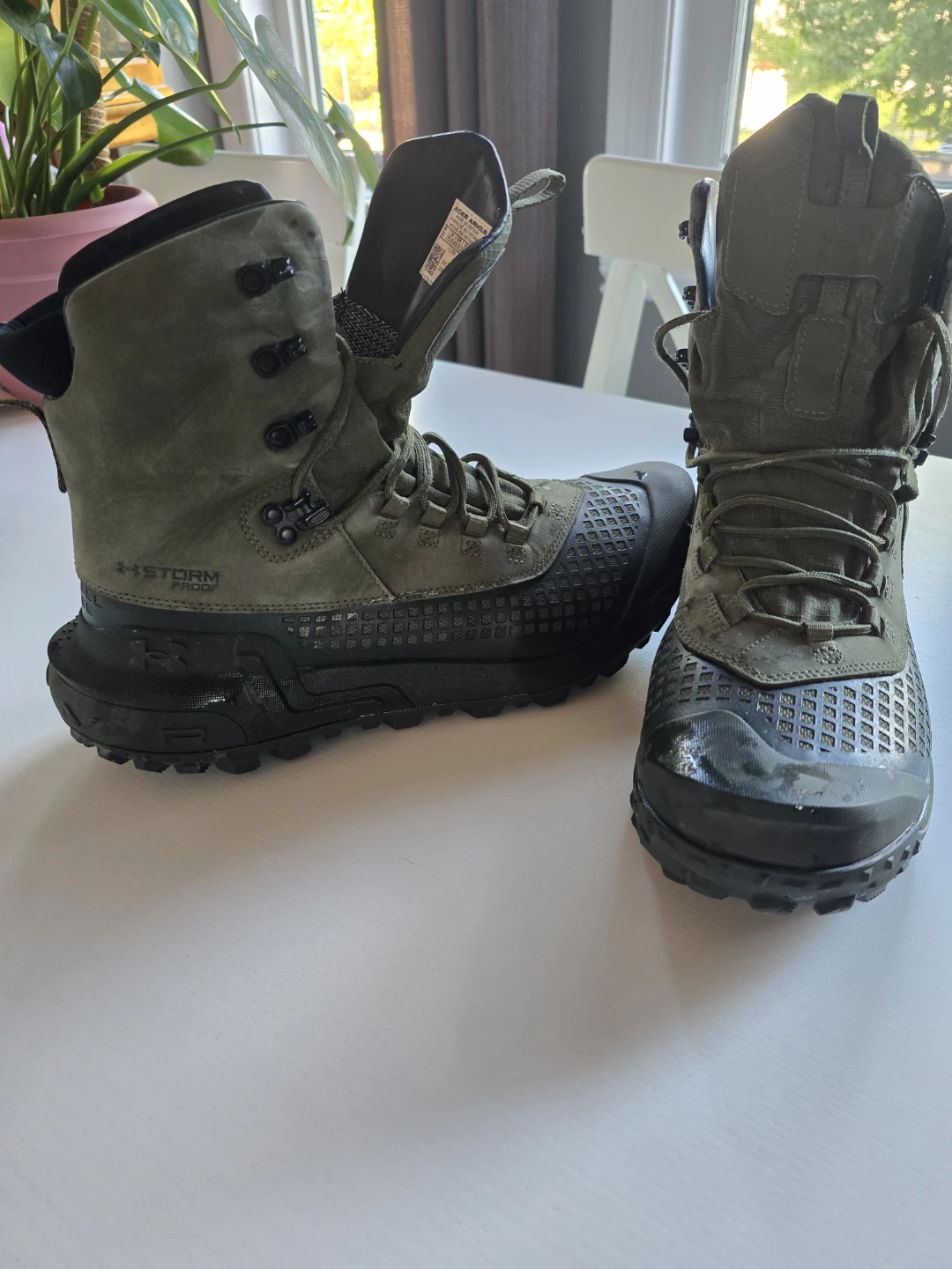 Under Armour Men's HOVR Raider Waterproof Boots size 11.5