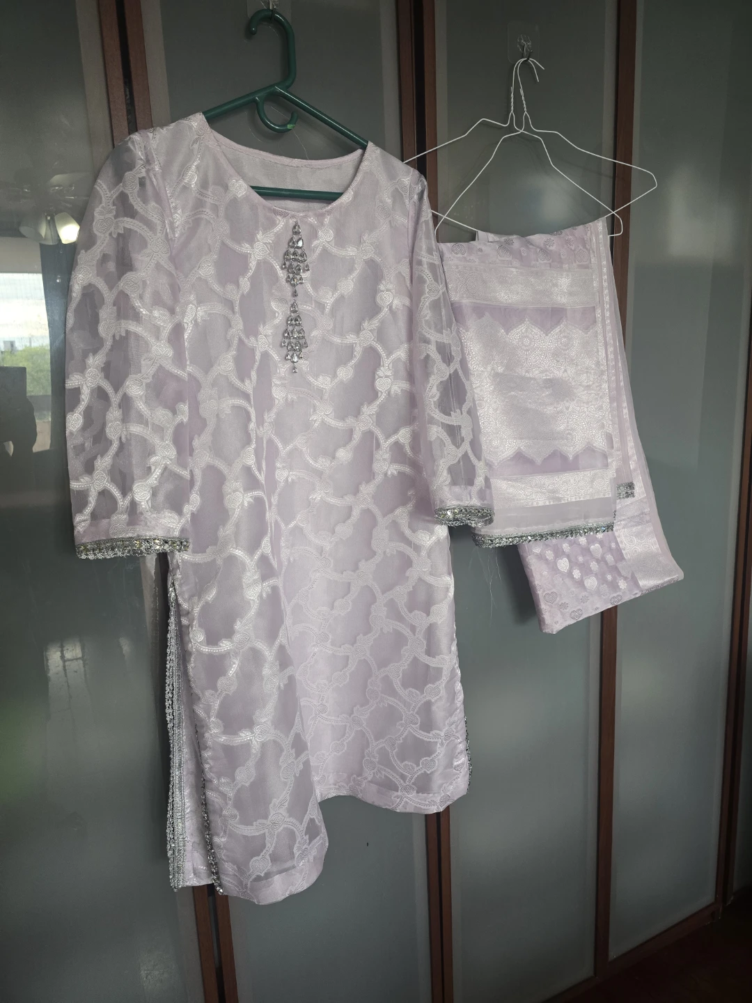 Lilac embroidered kurta and pants set with dupatta