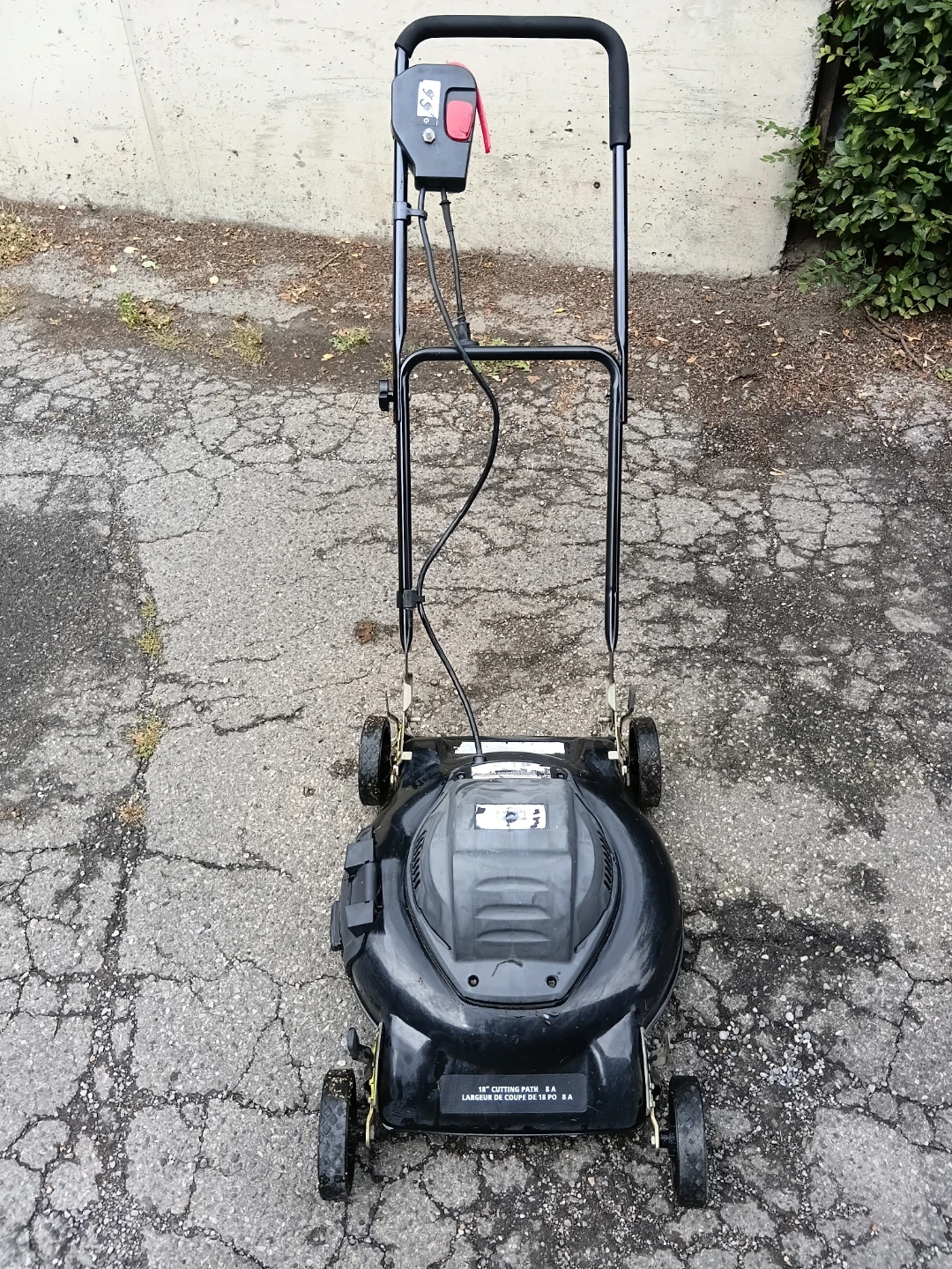Black & Decker 18" Compact Mulching Electric Lawnmower - photo 2