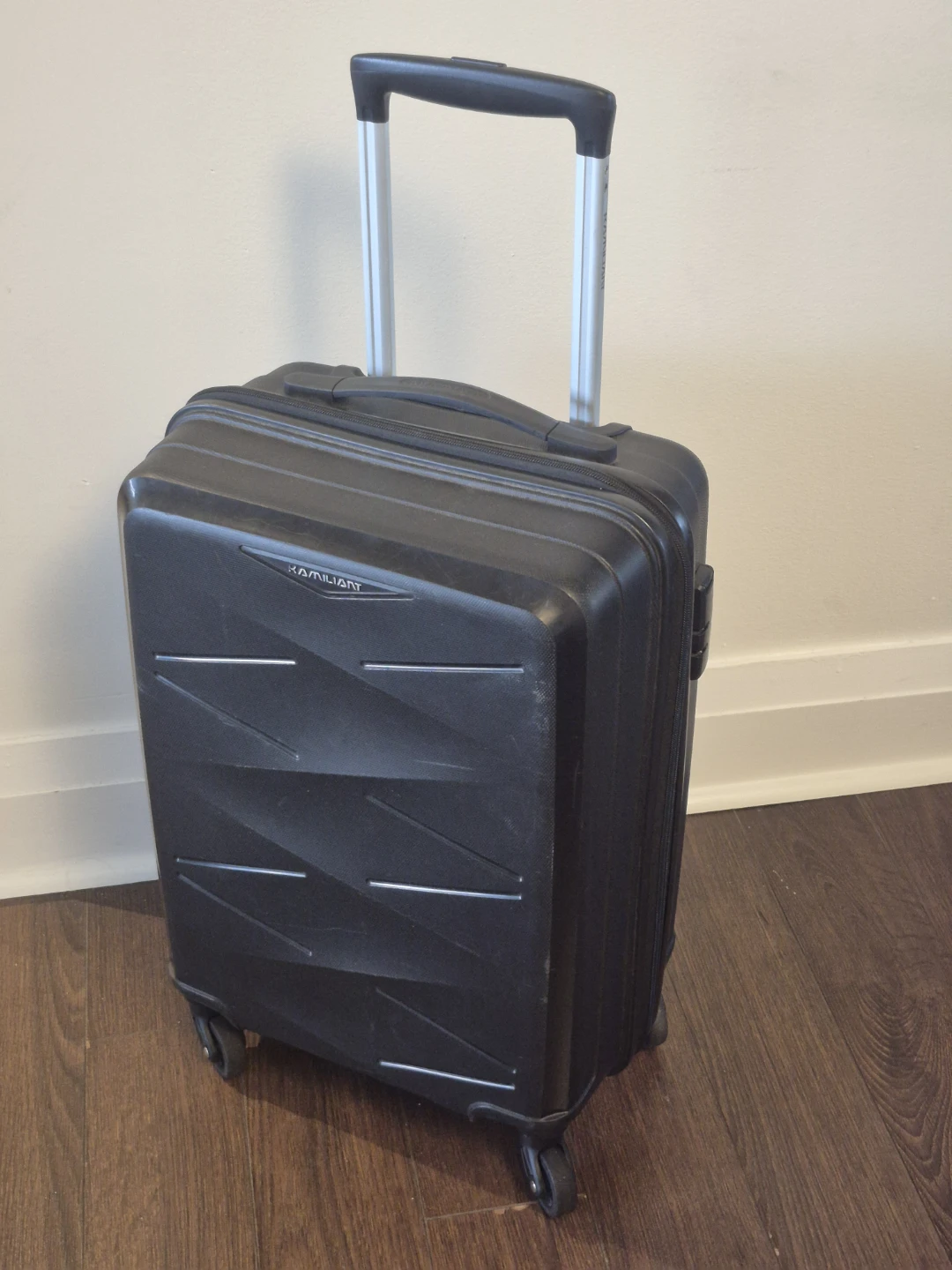 Kamiliant Black Hardshell Carry-On Luggage