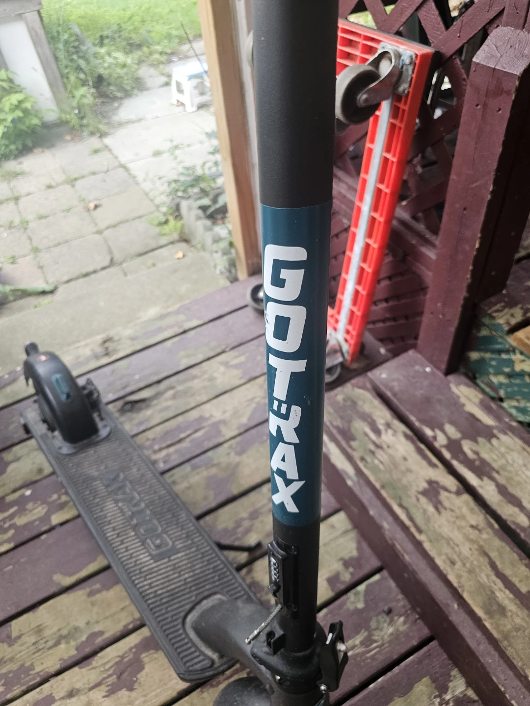 Gotrax Electric Scooter comes with charger - photo 3