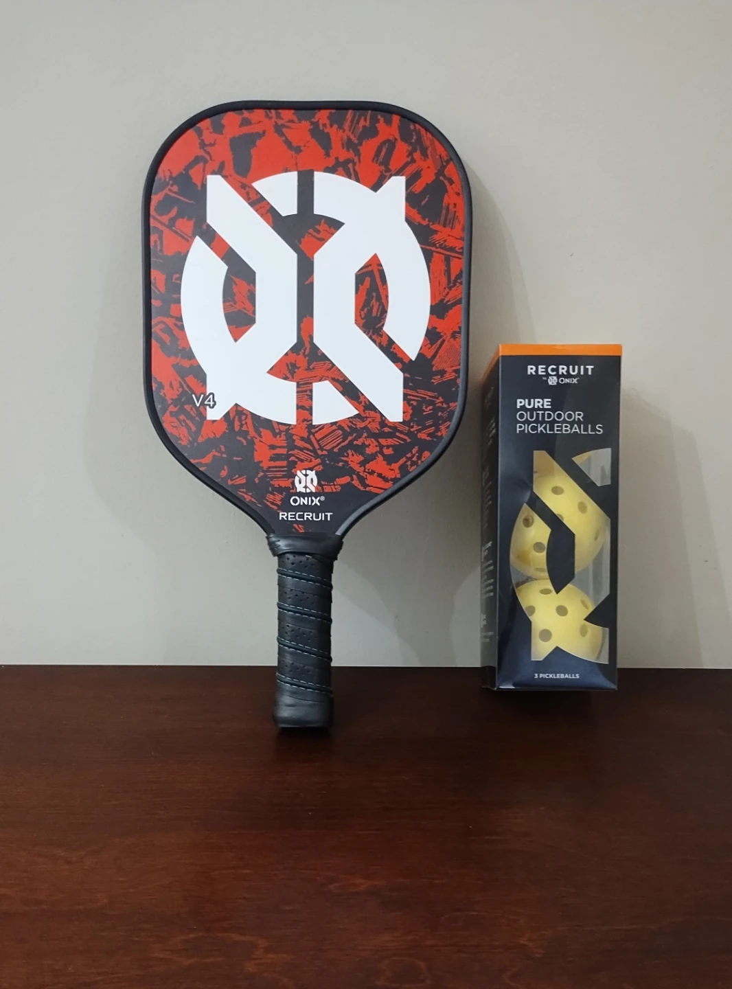 Onix Recruit V4 Pickleball Paddle and Ball Set