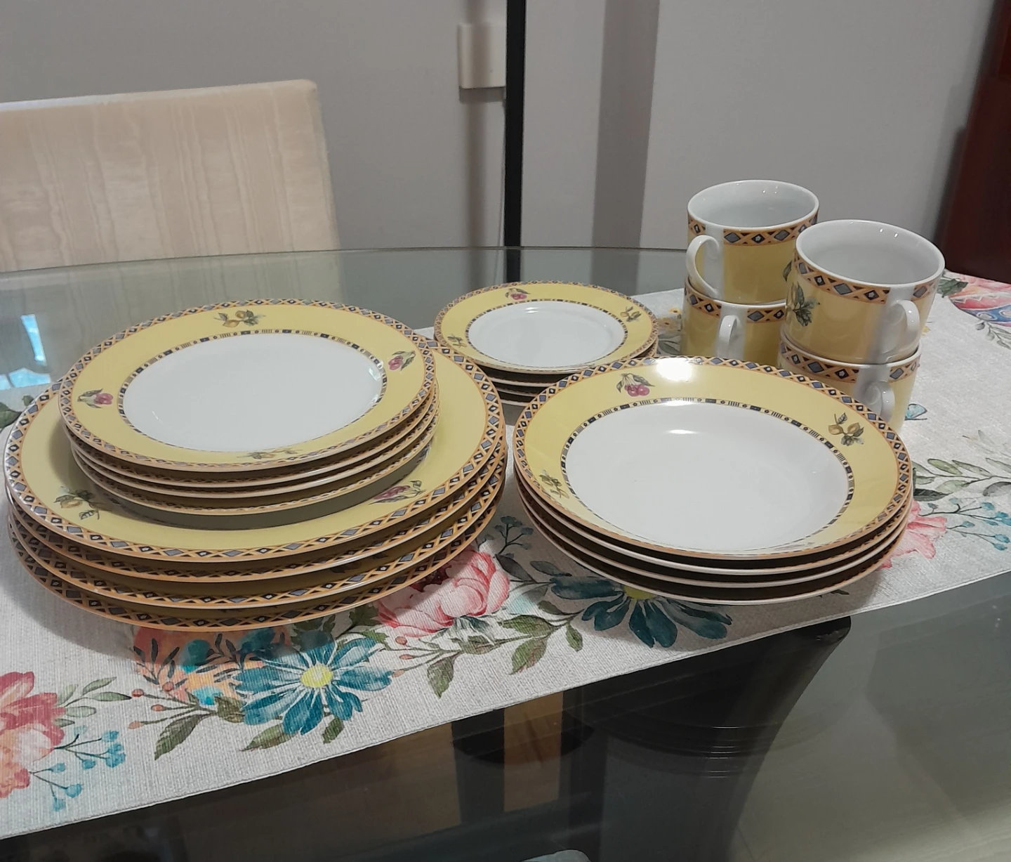Classic Collection Citron & Berries Fine China Set