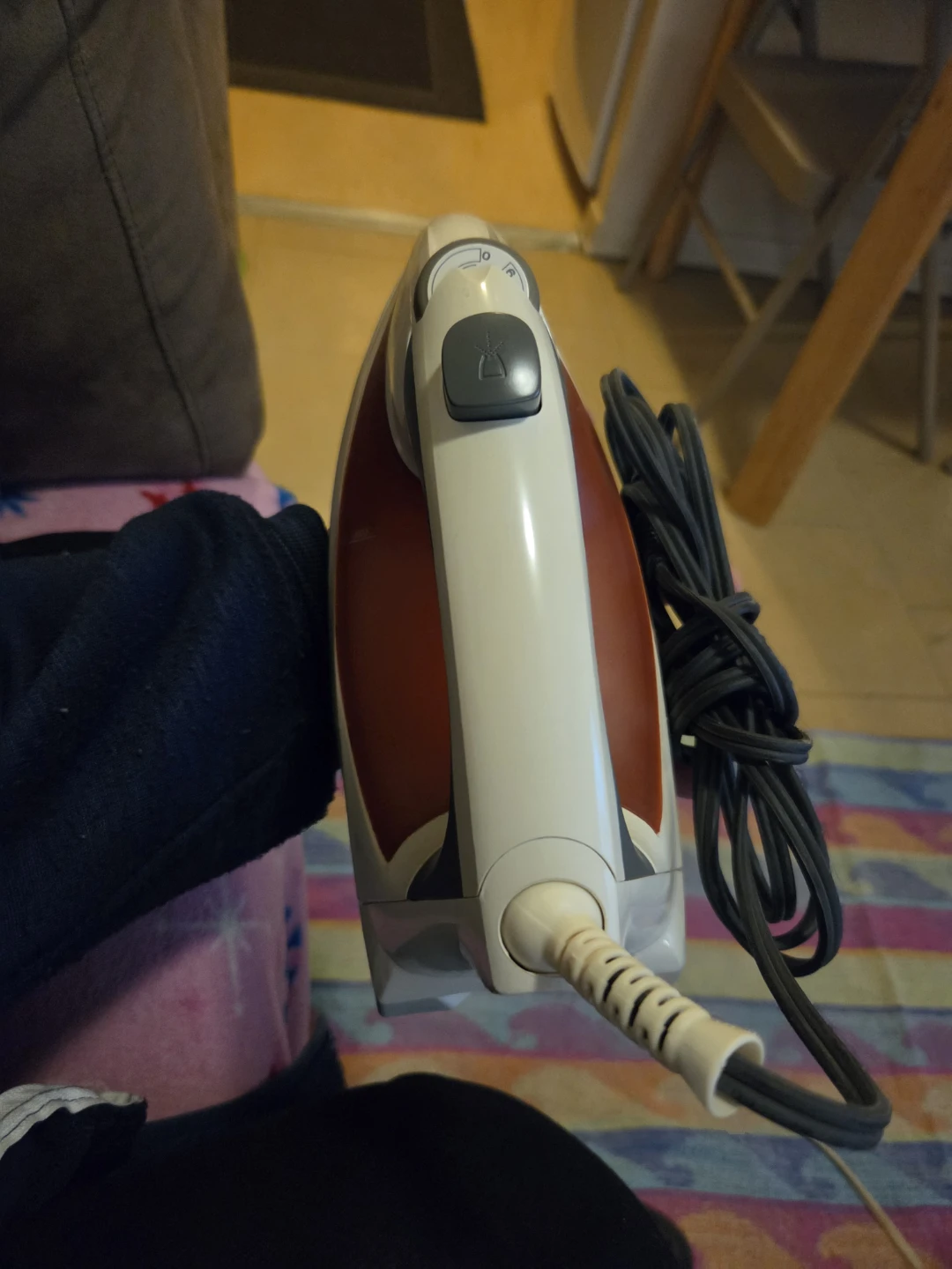 Black & Decker Light 'N Easy Steam Iron (only used once) - photo 2