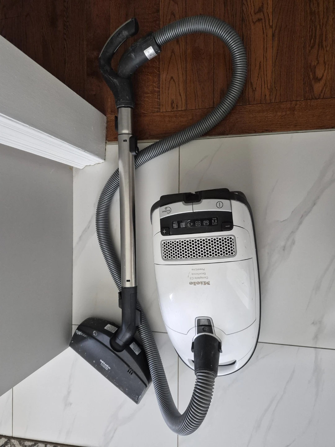 Miele Complete C3 Excellence Canister Vacuum - photo 3