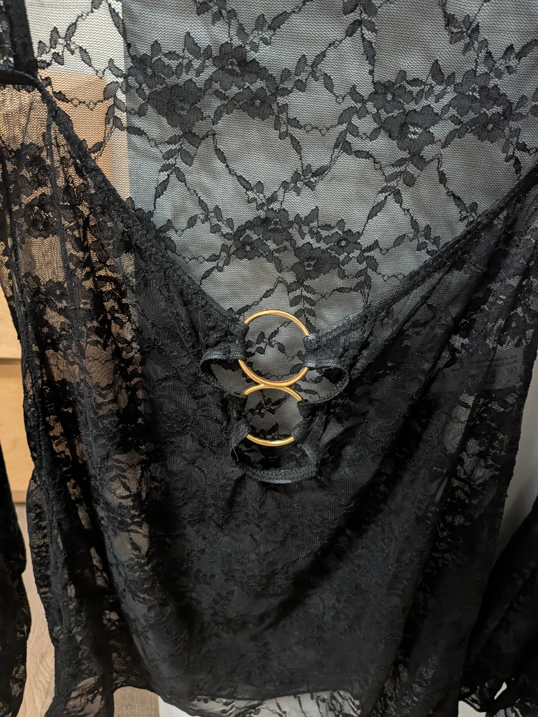 Black lace top with gold ring detail - photo 4