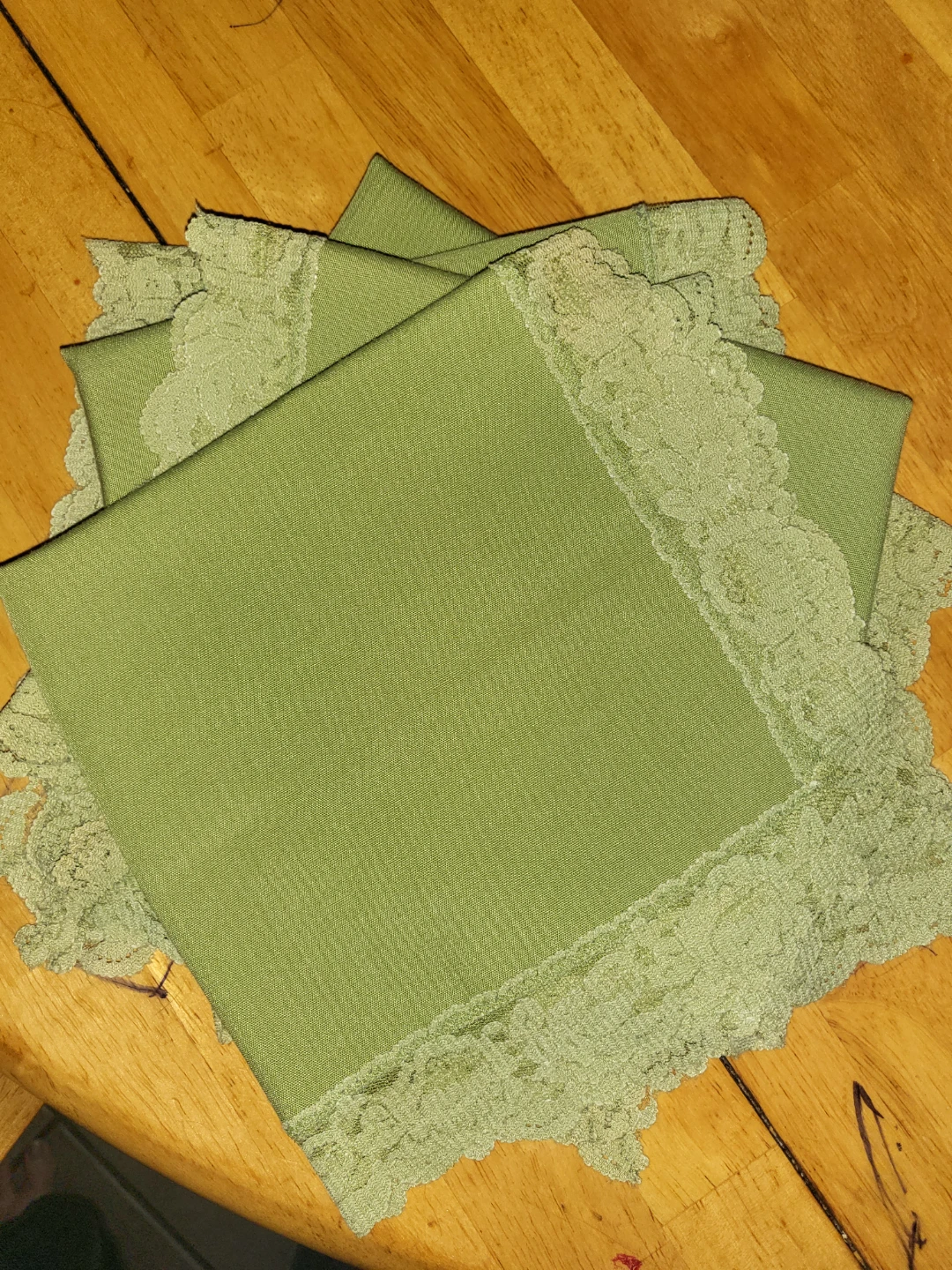 Set of 5 Green Fabric Napkins with Lace Border - photo 2