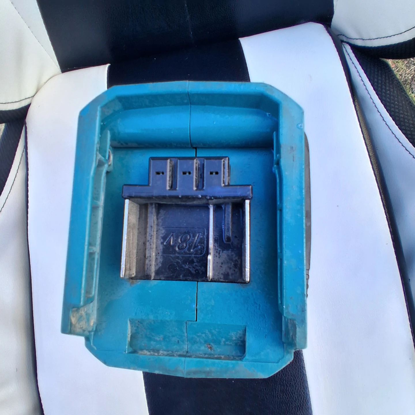 Makita 18V Impact Driver DT02 - photo 3