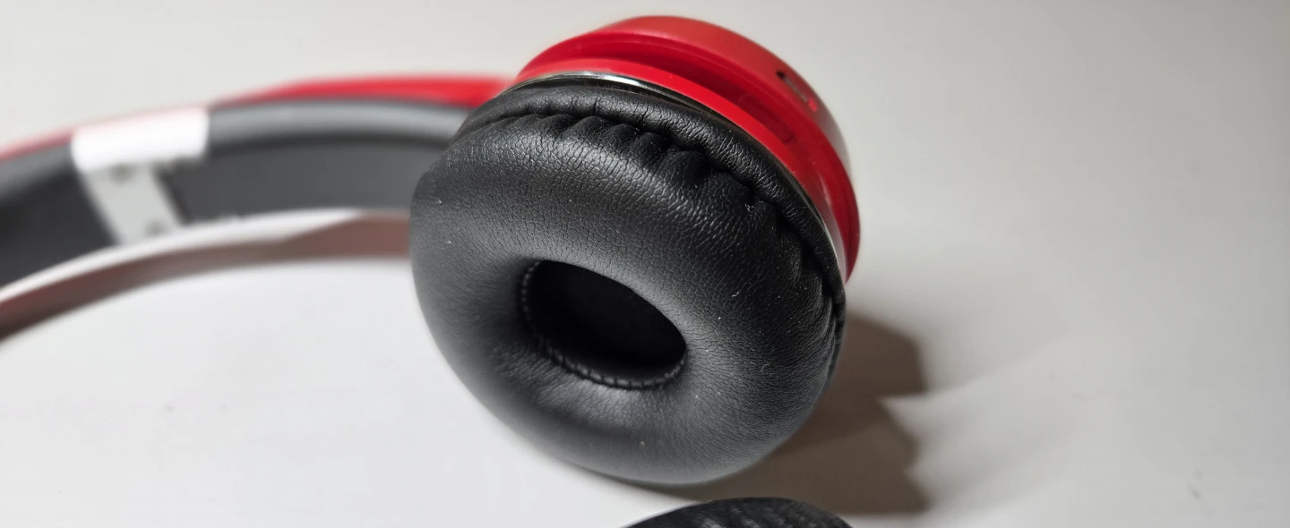 Monster Bluetooth Headphones, Brand new ear cushions - photo 3