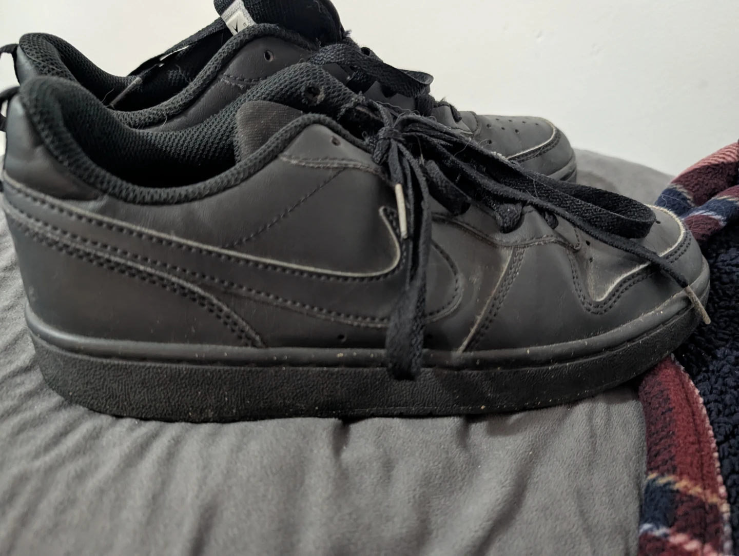Nike Black Sneakers 6.5y - photo 2