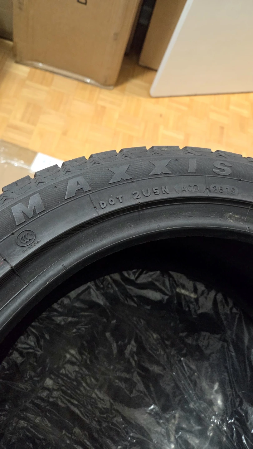 Maxxis Arctic Trekker 235/45R18 Winter Tires 4 pcs, LowProfile - photo 3