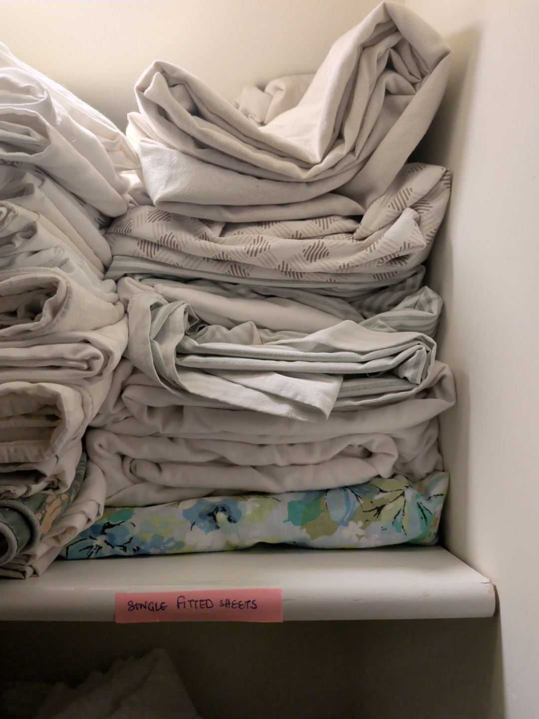 Assorted Single Bed Top Sheets, Fitted Sheets, and Pillow Cases - photo 2