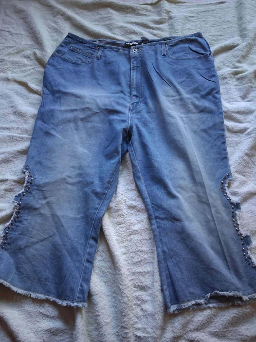 Light wash blue studded capri jeans