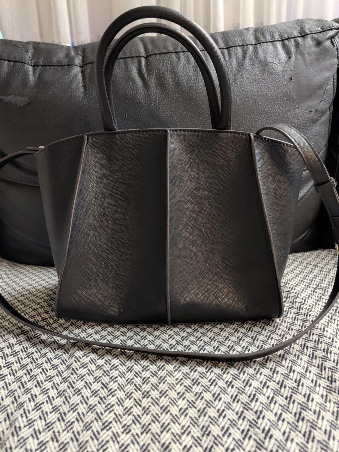 Zara Basic Collection Black Handbag 🏈