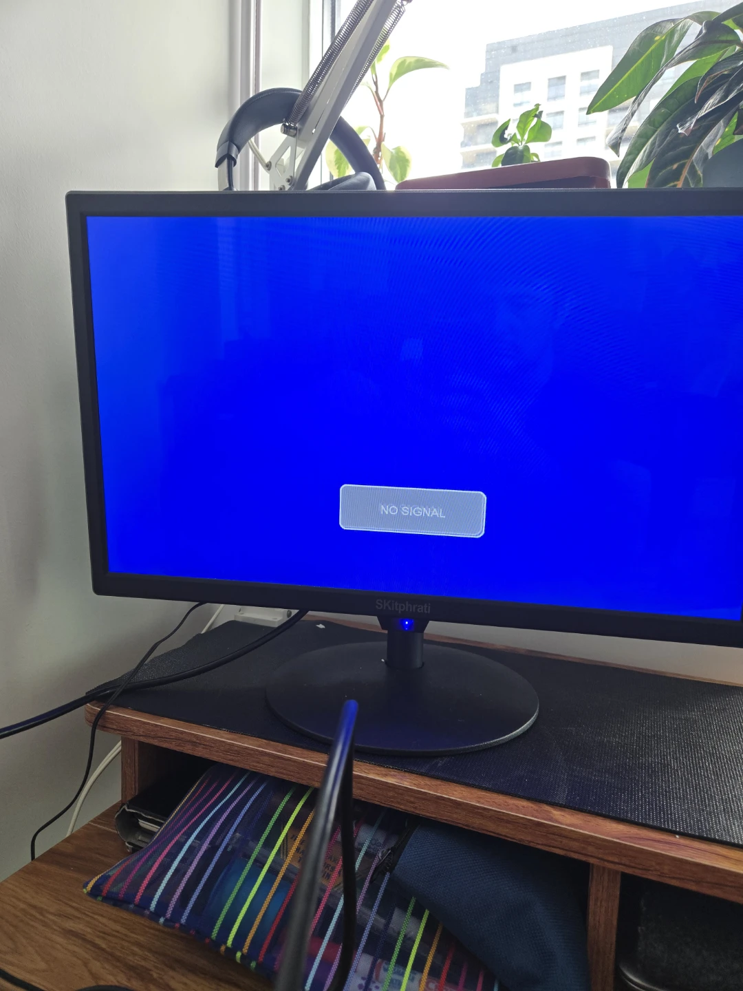 SKitphrati computer monitor