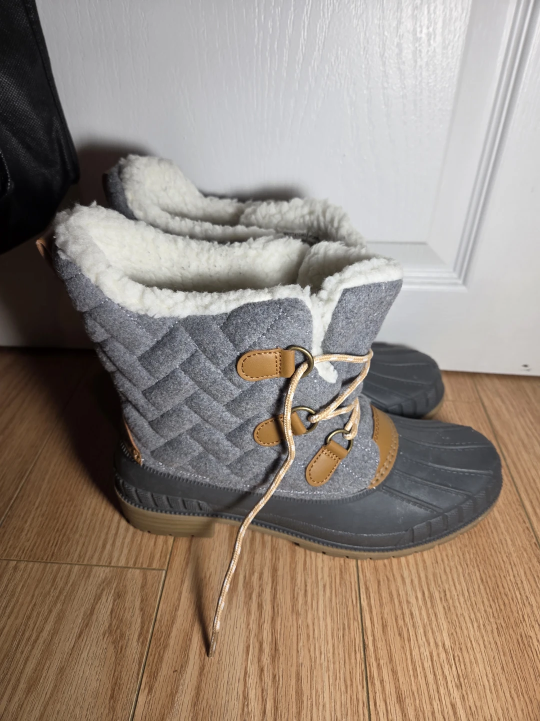 Time & Tru Winter / Snow Boots - Size 9 (Worn Once) - photo 2