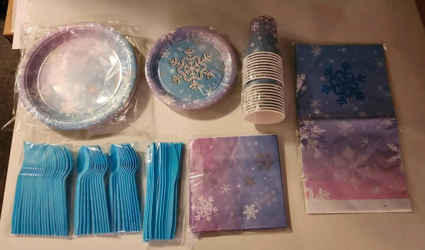 Winter Snowflake Party Supply Set 🏈