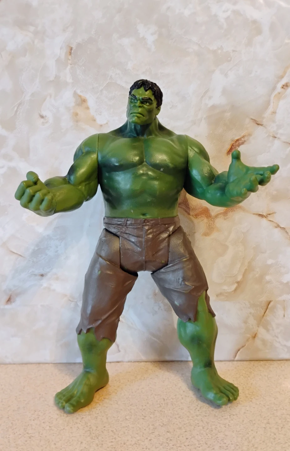 INCREDIBLE HULK POSEABLE TOY ACTION FIGURE (HASBRO)