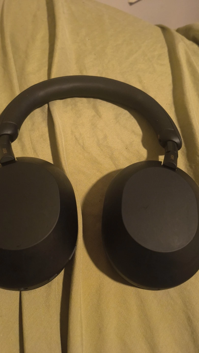 Sony WH-1000XM5 Wireless Headphones come with free airpods gen 2 - photo 2