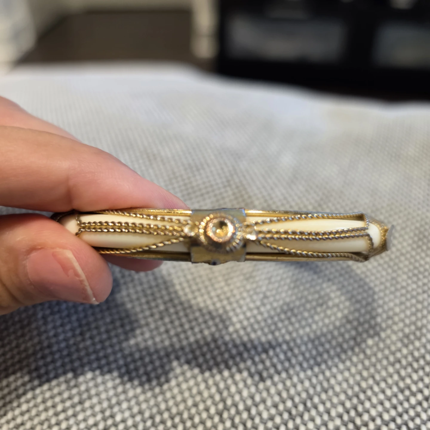 Vintage Gold Tone Cream Enamel Hinged Bangle Bracelet - photo 3