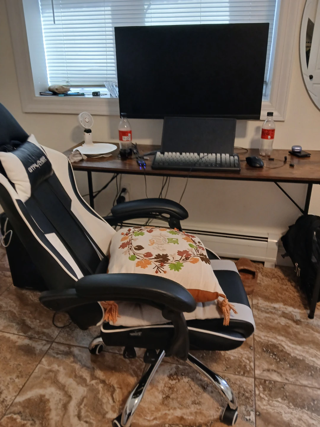 Gaming Chair and deskhl