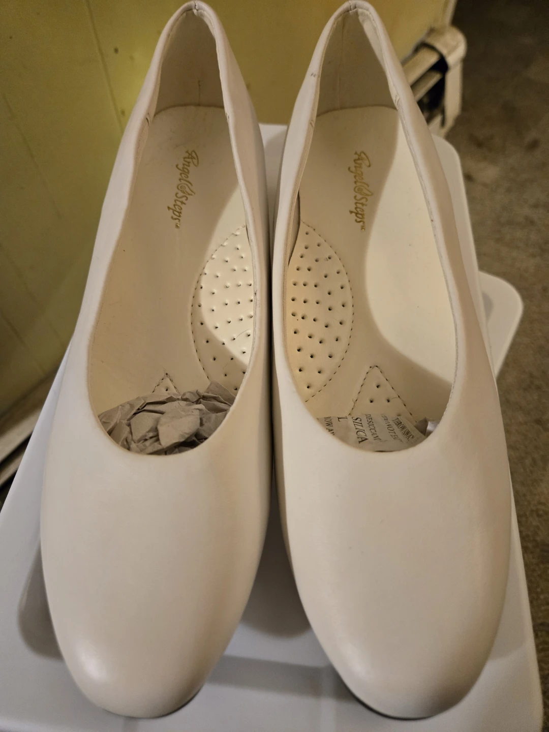 Angel Steps White Pumps Size 8.5 WW