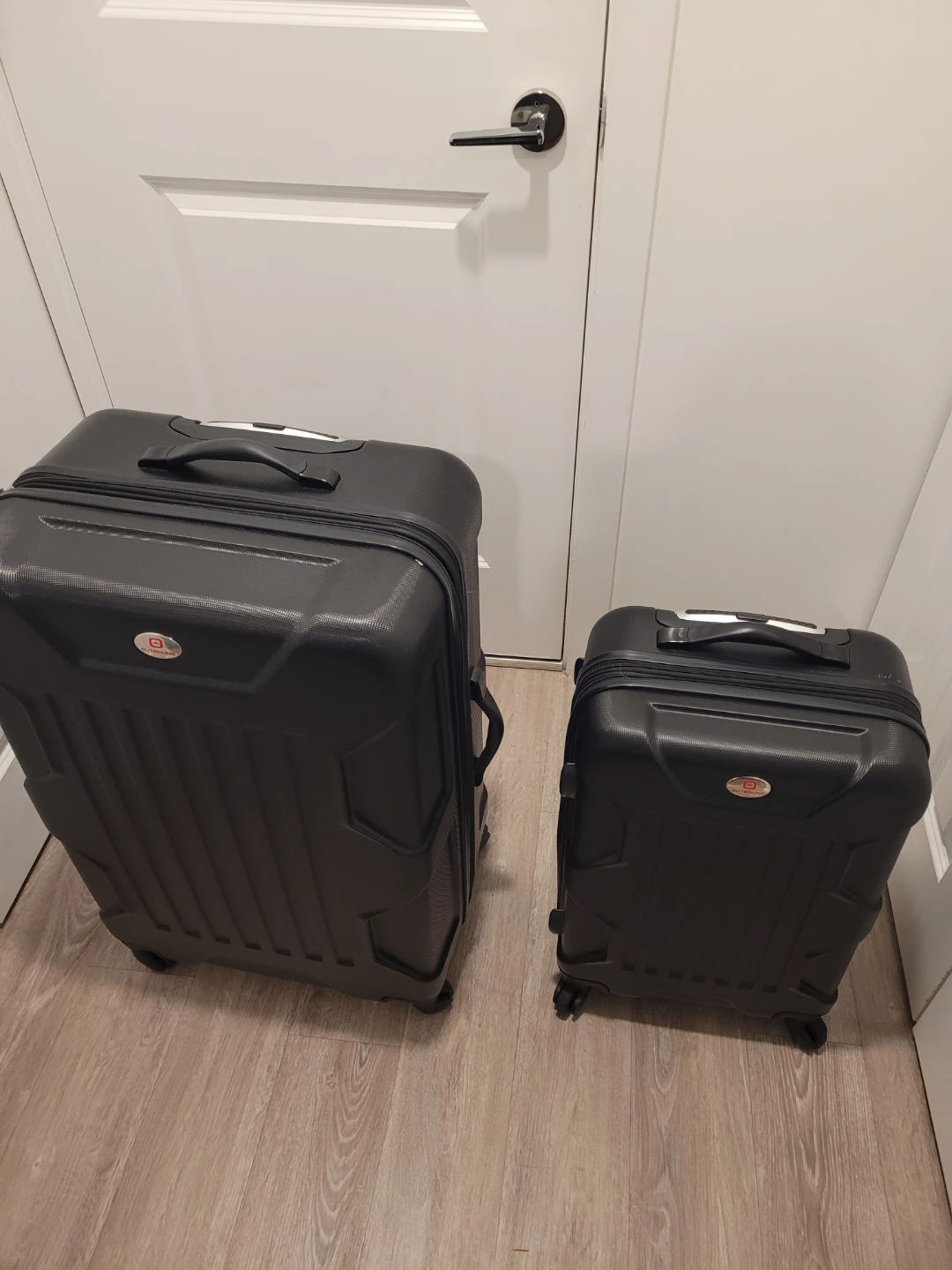 Black Hardside Luggage Set - photo 2