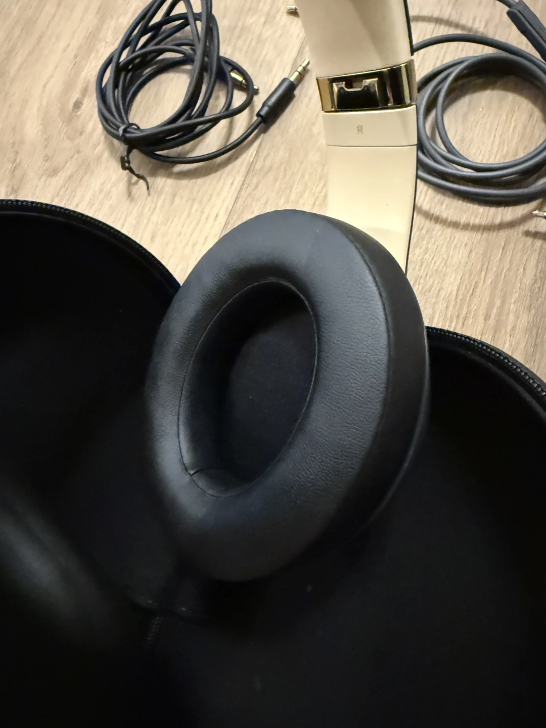 Beats Studio3 Wireless Headphones - photo 3